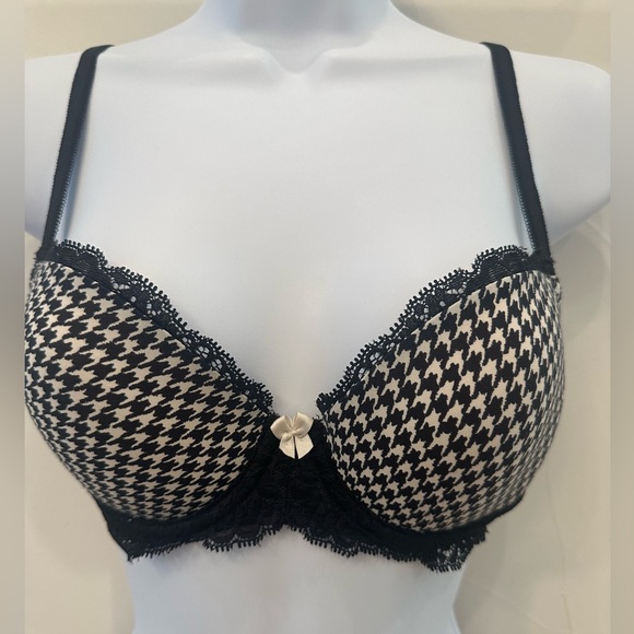Victoria Secret Houndstooth Bra & Panty Set 32c / XS - Picture 3 of 9